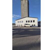 Gewerbeimmobilie – Lagerhalle mit Büro, Sozialräumen in Brokstedt