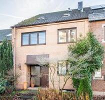 Befristeter Mietvertrag: Charmantes Reihenmittelhaus in Hürth-Efferen mit Garten, Sauna & Garage.