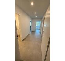 Helle, komplett sanierte 2,5 Zimmer Wohnung mit Balkon - Meerbusch Kierst