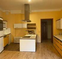 stillvoll sanierte 4-Raum-Wohnung, 2 Bäder, Balkon,am Marktplatz - Halle (Saale)