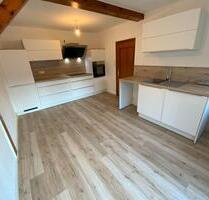 Exklusive 3-Raum Dachwohnung mit Balkon und neuer Traumküche. - Zella-Mehlis