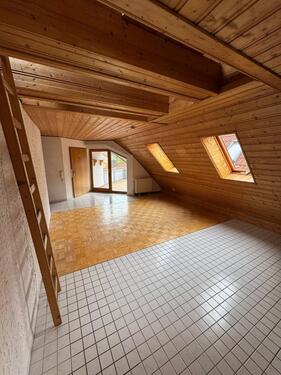Foto - 3-Zimmer Dachgeschosswohnung EBK Neu, TG, Keller und Dachterrasse