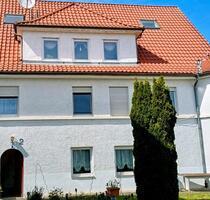 3Wohneinheiten, ausgebautem Dachgeschoss und 2 Garagen in Aspach