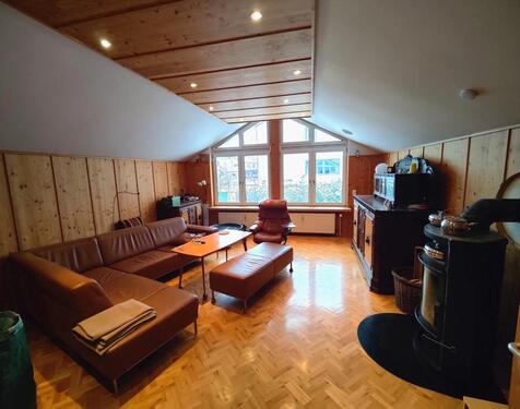 Foto - 6-Zimmer-Wohnung (OG+DG, 139 m²) mit großem Grundstück