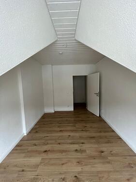 Foto - Schöne 4,5 Zimmer Dachgeschosswohnung in ruhiger Seitenstraße