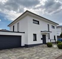 Moderne, neuwertige Stadtvilla in ruhiger Familienlage - Trossingen