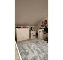 Helles 15 m² Zimmer in 2-Zimmer Haus für eine Frau in Ahrensburg