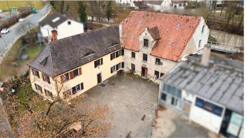 Foto - 10 Zimmer Mehrfamilienhaus, Wohnhaus zum Kaufen in Neustadt an der Aisch