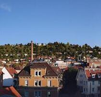 Schöne 3-Zimmer-DG-Wohnung mit Balkon, EBK &Tiefgaragenstellplatz - Stuttgart Stuttgart-Süd