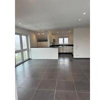 Moderne 3-Zimmer Dachgeschoss Wohnung in 91341 Röttenbach