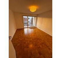 2 Zimmer Wohnung mit Einbauküche und Balkon in zentraler Lage Niederrad - Frankfurt am Main