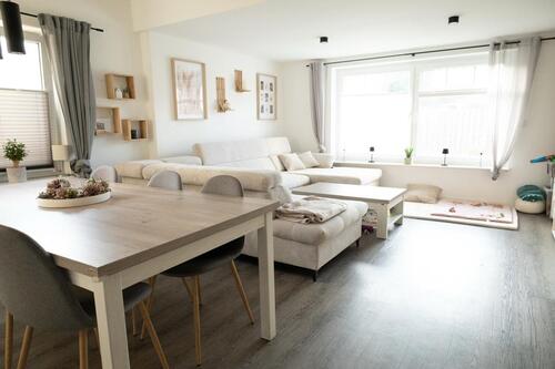 Foto - Modernisiertes Einfamilienhaus in Leer-Loga