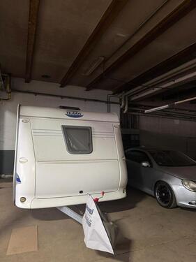 Foto - Fahrzeugabstellplätze, Gewerbliche Lagerfläche, Schrauber Halle