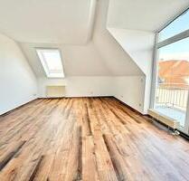 Charmante 2-Zimmer-Wohnung mit EBK, 2 Balkonen und Außenstellplatz - Dresden Prohlis