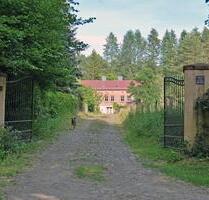 Wohnhaus mit Nebengebäuden in einmaliger Lage - Schönwalde-Glien