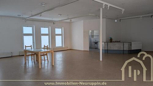 Foto - Attraktive, lichtdurchflutete Ladeneinheit in frequentierter Passage in Rheinsberg – ca. 115 m² -