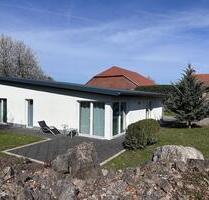 Einfamilienhaus-freistehender Bungalow mit Garage, 3 Zimmer - Dransfeld