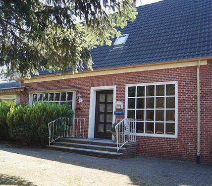 Foto - Miete Einfamilienhaus mit Garten und Garage