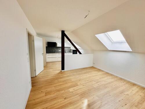 Foto - Frisch sanierte, lichtdurchflutete DG-Wohnung mit topmoderner Einbauküche