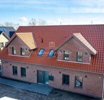 Neubauwertige Wohnung im OG rechts mit Balkon und Carport in zentraler Lage! - Ihlow