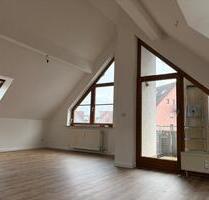 Attraktive 2,5 Zimmer-DG-Wohnung mit Balkon, EBK und Kfz-Abstellp - Schwäbisch Hall