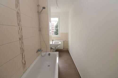 Foto - Auf Wolke 7…helle 2-RW mit Wanne u. Balkon!!!