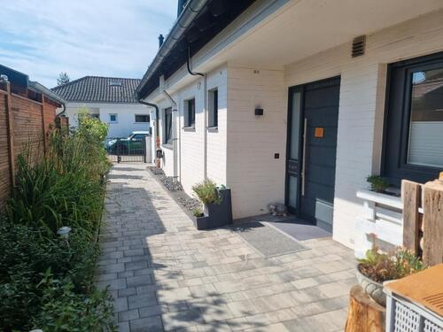 Foto - Modernes Zweifamilienhaus mit vermieteter Einliegerwohnung