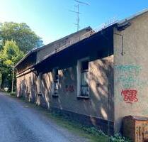 Grundstück mit renovierungsbedürftigem Gebäude und Reihengarage - Glauchau