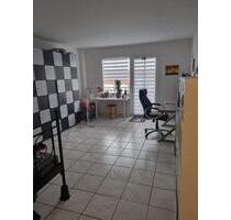 1 Zimmer-Wohnung mit kleiner Küche und Balkon - Heusenstamm