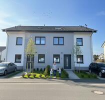 Neubau Doppelhaushälfte (Erstbezug) mit Garten, Carport Dachboden - Lage
