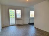 Foto - Ab 20.12.2025***Frisch renovierte 2-Zimmer-Wohnung mit Duschbad und Balkon!