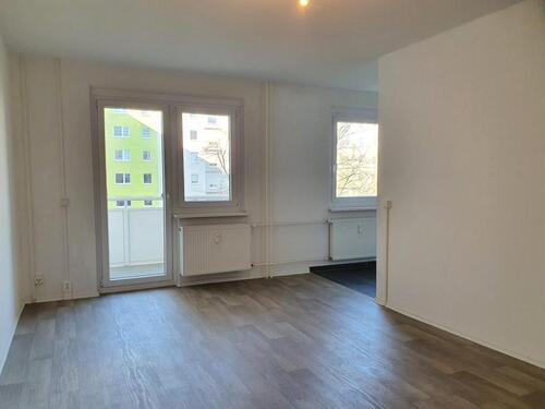 Foto - Ab 20.12.2025***Frisch renovierte 2-Zimmer-Wohnung mit Duschbad und Balkon!