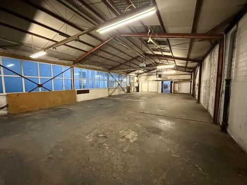 Foto - Hallenplatz Camperausbau, Bulli Ausbau, DIY Campervan