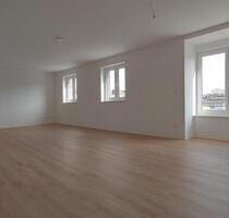 Traumhafte 4-Zimmer-Wohnung mit Weitblick in Hof zu vermieten