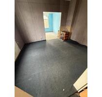 Lagerraum zu Vermieten - 300,00&nbsp;EUR Kaltmiete, ca.&nbsp; 100,00&nbsp;m&sup2; in Heide (PLZ: 25746)