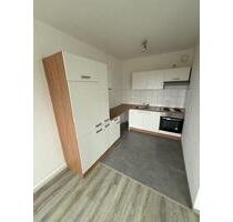 3-Raum Wohnung mit Einbauküche, Balkon und Duschbad - Halle (Saale) Damaschkestraße