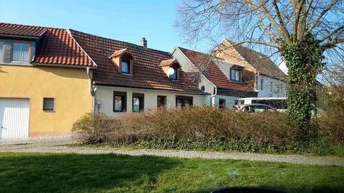 Foto - kleines Einfamilienreihenhaus mit Garten