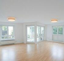 Helle, barrierefreie 3,5 Zi. EG-Wohnung mit Wintergarten&Garten - Leonberg