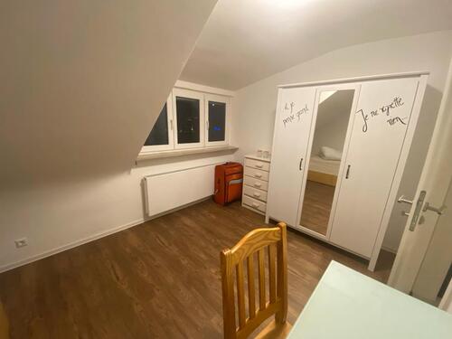 Foto - 14 Zimmer Dachgeschoßwohnung zur Miete in Stuttgart