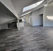 Helle 5 Zimmer Dachgeschosswohnung in Bempflingen - Neckartailfingen