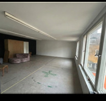 Großer, heller Raum – Atelier Lager Lagerraum – Hof