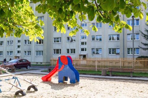 Foto - Familienfreundliche Wohnung mit Spielplatz vorm Haus
