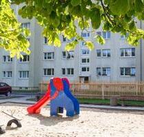 Familienfreundliche Wohnung mit Spielplatz vorm Haus - Hermsdorf