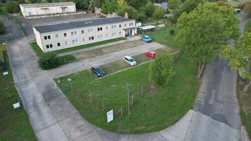 Foto - Büro- und Verwaltungsgebäude mit großzügigem Grundstück