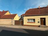 Foto - Modernisiertes Einfamilienhaus mit großem Garten, 2 Garagen etc.