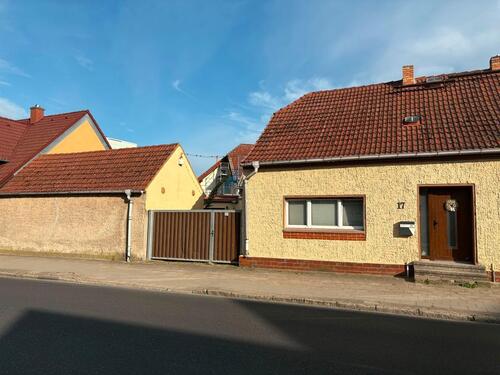 Foto - Modernisiertes Einfamilienhaus mit großem Garten, 2 Garagen etc.