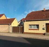 Modernisiertes Einfamilienhaus mit großem Garten, 2 Garagen etc. - Seelow