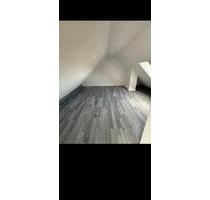 2 ZKB Dachgeschosswohnung frisch renoviert - kleiner Garten - Neunkirchen Kohlhof