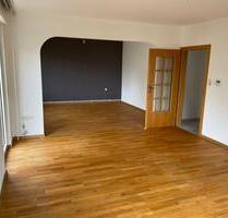 3 ZKB Mietwohnung Lage mit Balkon und Garten, Garage