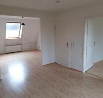 Dachgeschosswohnung mit 2 Zimmern und Wohnküche - Kiel Südfriedhof